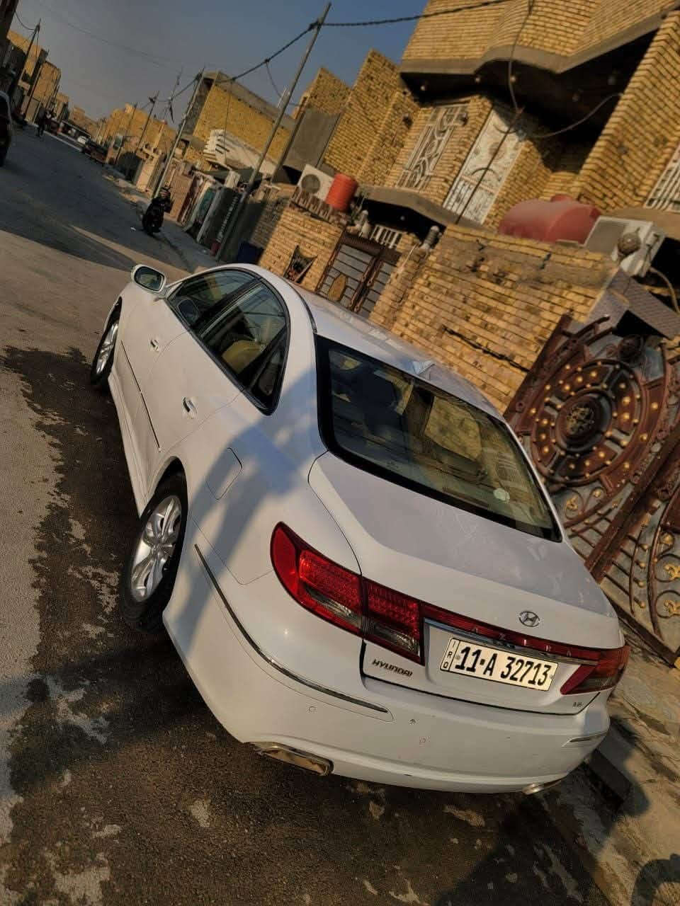 سلام عليكم 
ازيره للبيع 
موديل 2011 
وارد خليجي مواصفاته معروفه 
محرك 2700 
سياره جاهزه عليها غرفه جديده 
حداديه جديده 
تبريد خير من الله 
سياره مكينته تشتغل تك بس خير من الله وجناي يعرف مكينه الازيره شنو 
رقمها بغداد دولي باسمي 
سياره جاهزه 
ضرر السياره اربع قطع 
موقع السياره واسط كوت مركز 
للتواصل ***********  او خاص 
سياره بيع او مراوس حسب الرغبه 
سعره ٩٨ وبيها مجال لشراي
