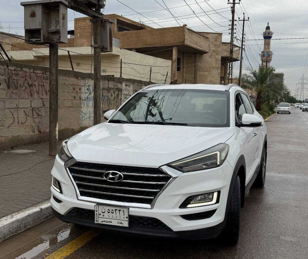 هونداي توسان2019
سيارة جديدة بمعنى الكلمة 
ماشية106 فقط 
فقط مكان صغير فوق الرقم الخلفي صبغ ول بنيد 4اصابع 
فول ماعدا البانوراما 
مواصفات 
لد امامي 

لايت متحرك مع الأستيرن

لد خلفي 

هاند بريك بالرجل  .

بصمه تشغيل عدد٢

السيارة بصمة  ابواب

الكراسي الامامية كهربائية💺

شاشة كاربلي اصل

رادار امامي 🛰️

تحكم كروز قياده

٣ وضعيات قياده

 دكمة تحكم بالحساسات الامامية والخلفية بلادية

 يدات نيكل

اناره وترحيب

مري شفط واشاير بلمري

 اريل نفكيشن

 تبريد قطعتين

 فول تحكم ستيرن وغيرها .
مكان السيارة 
بغداد 
السيدية
***********

