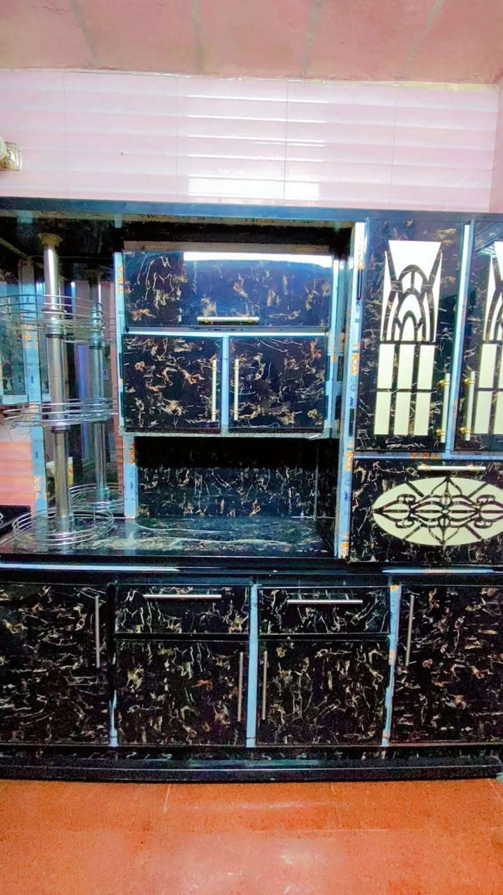 السلام عليكم كاونتر للبيع سعره 400وبي مجال شي قليل كاونتر اخو جديد متواجدين عل واتساب ***********
