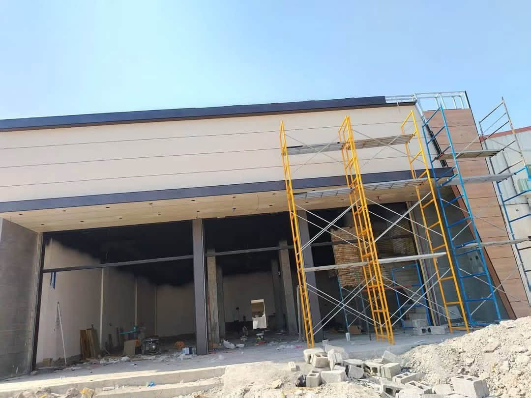 **السلام عليكم ورحمة الله وبركاته**
### 🏢 شركةالبخيت لوجهات المباني الحديثة
> **تميز، فخامة، ودقة في التنفيذ**
> 
#### 🛠️ خدماتنا المتميزة وتشمل:
 * **تغليف الواجهات بورسلين فرونتك (Frontek):** تركيب احترافي بأحدث الأنظمة لضمان العزل والجمالية الفائقة.
 * **تغليف واجهات كوتا (Kotta):** لمسة عصرية تعطي المبنى طابعاً معمارياً فريداً.
 * **تنفيذ وتجهيز كافة الأنظمة الحديثة:** للواجهات الخارجية بجودة تطابق المواصفات العالمية.
#### 📍 مواقعنا وفروعنا:
 * **الفرع الرئيسي:** بغداد - ساحة النصر
 * **الفرع الثاني:** كربلاء المقدسة - شارع الروضتين
#### 📞 للاستفسار والتواصل المباشر:
 * 📱 ***************
 * 📱 ***************
 * 📱 ***************
**مع الشكر والتقدير للجميع، وأتمنى التوفيق للجميع.**
