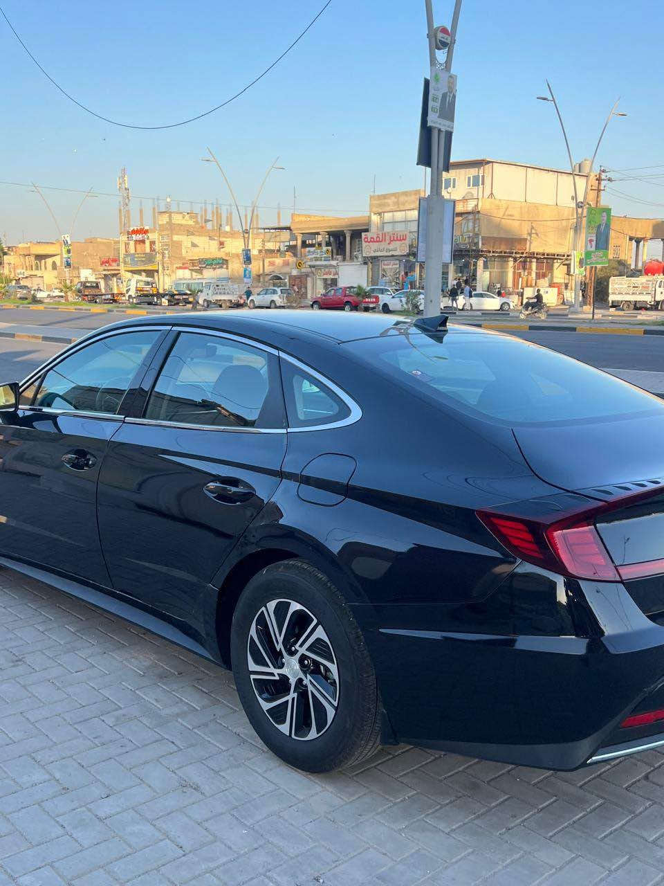 السلام عليكم سوناتا وارد امريكي  هايبرد 2023ماشيه 65مايل كفاله عدا حادث امريكه بابين فقط تخم تاير حداديه تريها زيرو فول السياره عدا البانرورما تبريد خليف قياده ذاتيه اوتو هولد السعر ((148))الصور  الحادث بل منشور مكاني البصره  قبله. *********** البصرة, العراق

نص مكتوب في الصور:
- السوق المفتوح OpenSooq
- BIDCARS