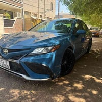 𝐓𝐎𝐘𝐎𝐓𝐀 𝐂𝐀𝐌𝐑𝐘-𝐗𝐒𝐄 Hybrid  تويوتا كامري (XSE) موديل : 2024  اللون : بلو ...