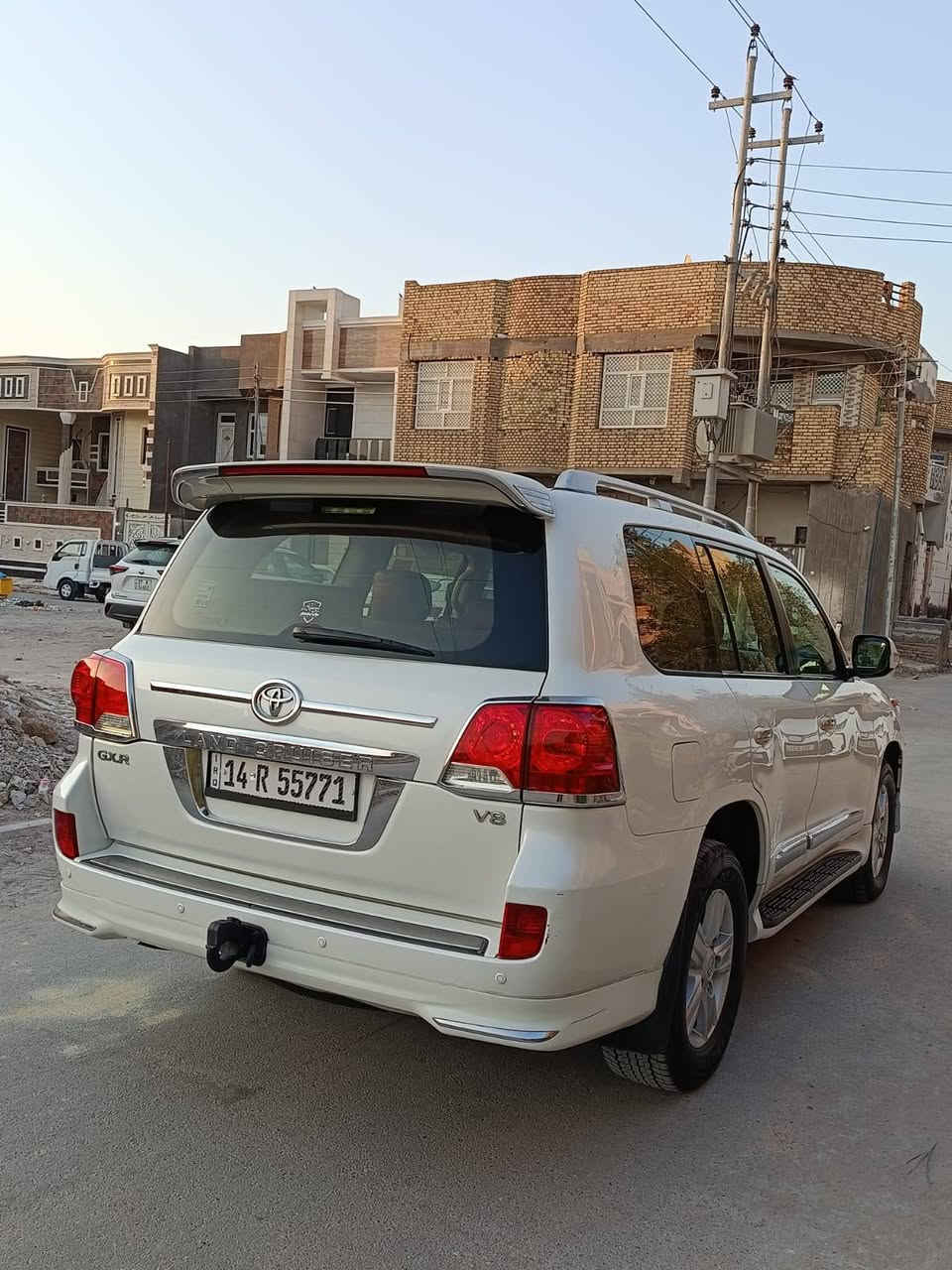 لاندكروز . 2014 . بريمي أصل . GXR . كفاله عامه .  رقم بصره . ماشيه 141 . 8 سلندر . 7 راكب . داخل لونين . 4 قطع تبريد . ثلاجة . السعر 370 و بيها مجال . مكانها ناصريه . للأتصال . ***********/***********
