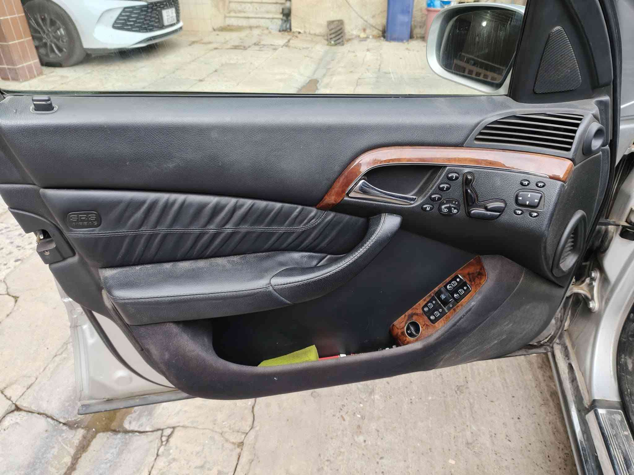 السلام عليكم 
مارسدس غواصة w220
s350. 2003 

فول مواصفات كفالة عامه عدا قطعه وحدة صبغ 

السعر 11000 دولار 
شدة و عشرة 
***********
