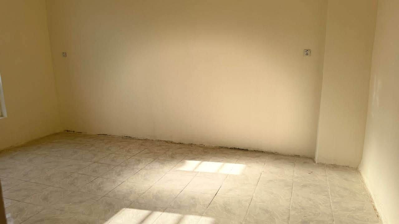 🏡 دار للإيجار – موقعحي الاساتذه الاولى 
📐 المساحة: 150 متر مربع

✨ تفاصيل الدار:
• غرفتان نوم 🛏️
• صالة 🛋️
• هول
• مطبخ 🍳
• حمامات 🚿
• منور
• طارمة
الايجار 600 الف
🧹 الدار نظيف ومرتب، وجميع التفاصيل والتشطيبات موضحة بالصور 📸

📍 الموقع: حي شبر

📩 للتفاصيل أكثر:
📞 ***********
📞 ***********

🏢 زيارة المكتب: الخسروية، قرب الشؤون، مقابل ثانوية المتنبي.

♻️ #موقع_مميز_جدا
🏢 #عقار #عقارات_العراق
🔥 #ترند #اكسبلور

