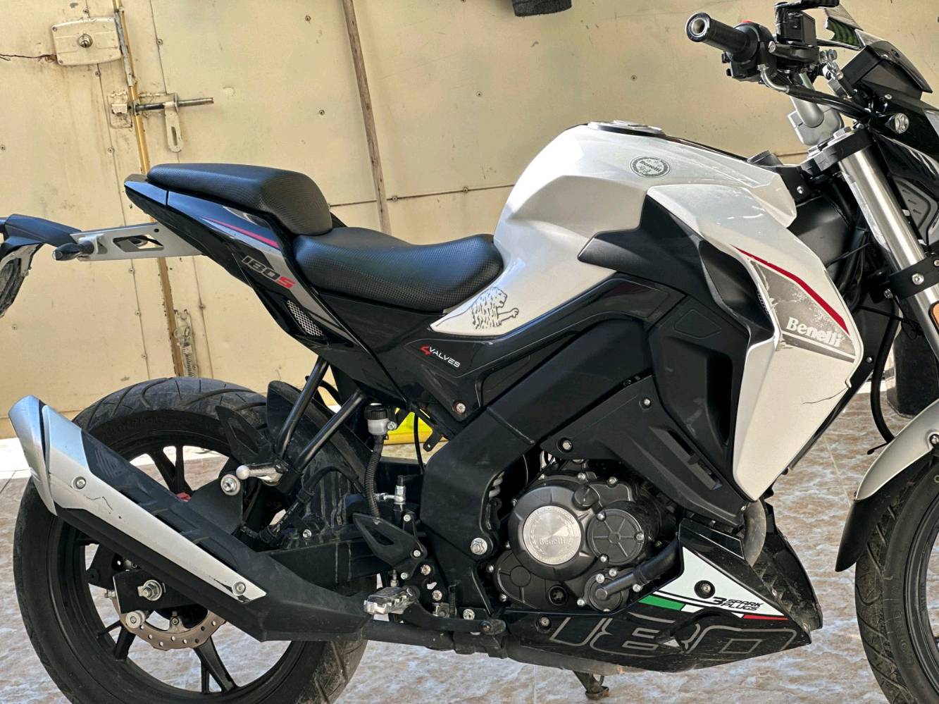 بينيلي • ١٨٠ • موديل ٢٤