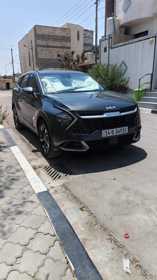 ‏كيا سبورتاج موديل 2023 ( xpro)
‏رقم بصرة بأسمنا 
‏محرك 2500 مكفول من الفتح 
‏كير 8 سرعات مكفول من الفتح 
‏ماشية 38 الف ميل 
‏ضررها سرقة 
‏وبيها صدعات خفيفة 
‏المواصفات 
‏شاشة متصلة 
‏شاحن واير لس 
‏بصمة مع دخول ذكي 
‏انارة ترحيب بالابواب 
‏نقطة عمياء 
‏سايدبريك كهربائي 
‏كشنات تدفئة جلد 
‏كشن السائق كهربائي 
‏وبعد بيها مواصفات هواي 
السعر 185 ورقة وبيها مجال بسيط 
‏للاستفسار الاتصال او وتساب 
‏المكان البصرة الزيير 
‏***********
‏***********
‏ البصرة, العراق
