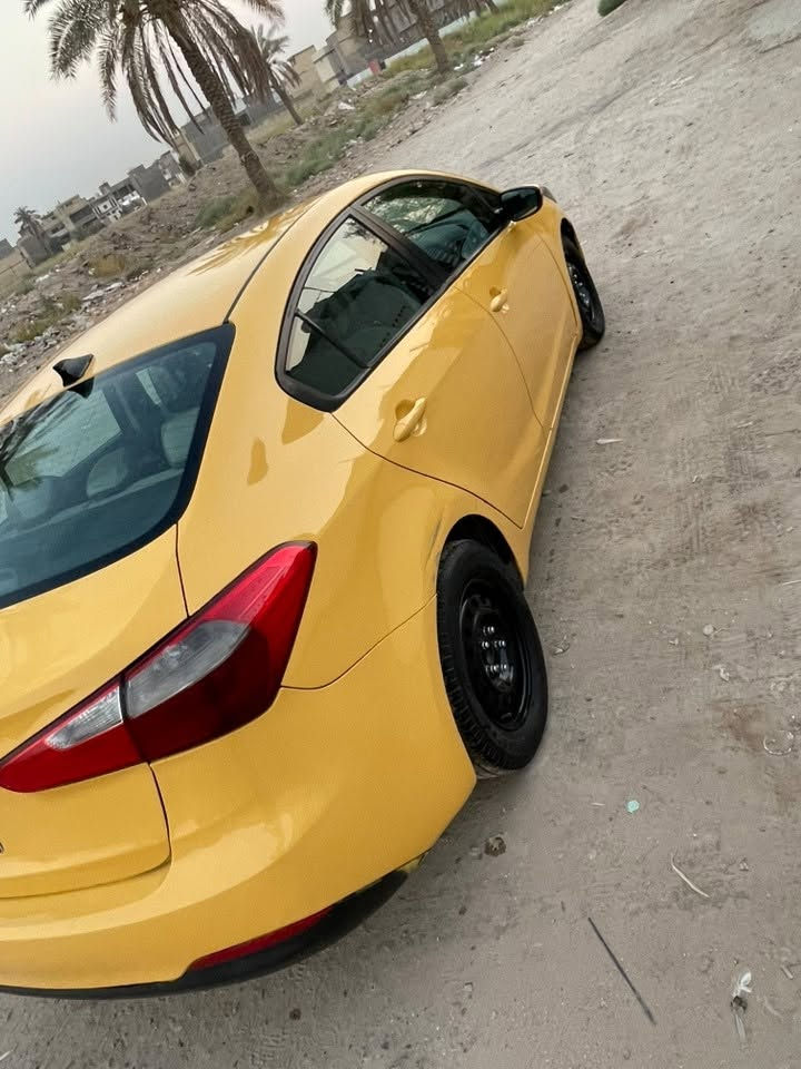 . سلام عليكم فورتي موديل 16 وارد امريكي محرك 2000 دوش كير محرك مكفولات من الفتح جدد. حادثه جاملغ بدون دواخل سياره جاهزه للاخير غرفه صدر امامي خلفي جديد تبريد ثلج السياره كبل للشارع . مكان بغداد زعفرانيه السعر 105 بيها مجال . الشراي يتصل ‭***********‬
