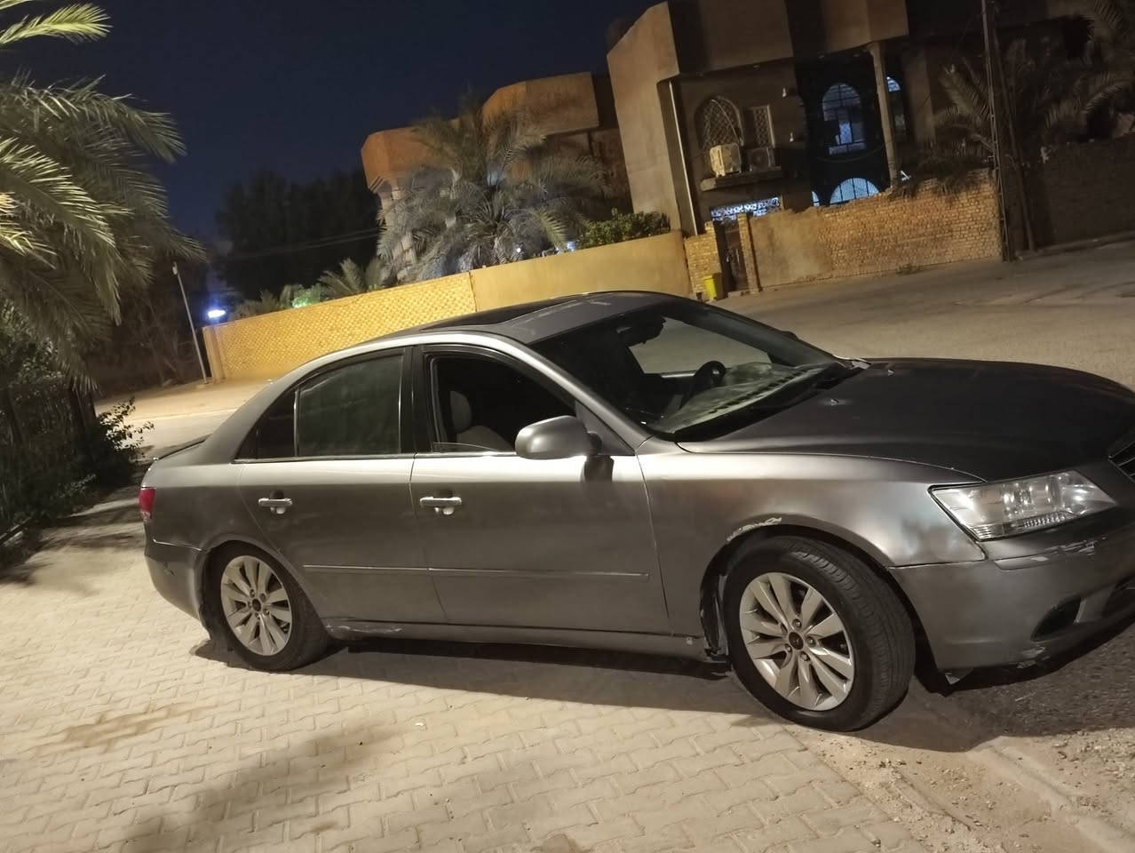 السلام عليكم 
سوناتا للبيع مديل 2006 رقم بغداد دولي مداور ثاني يوم 
مكينه V6    3300
سياره ابيع حزام صبغ 
تبريد ثلج 
حداديه 90%
منضومه زنون 
السياره ما ناقصه برغي 
بيهة جاملغ معدل الخلفي السياره احلا من الصوره 
سعر 75 وبيهة مجال 
رقم ***********
***********
مكان السياره نجف

نص مكتوب في الصور:
- ٧:١٨ م
- 33°C