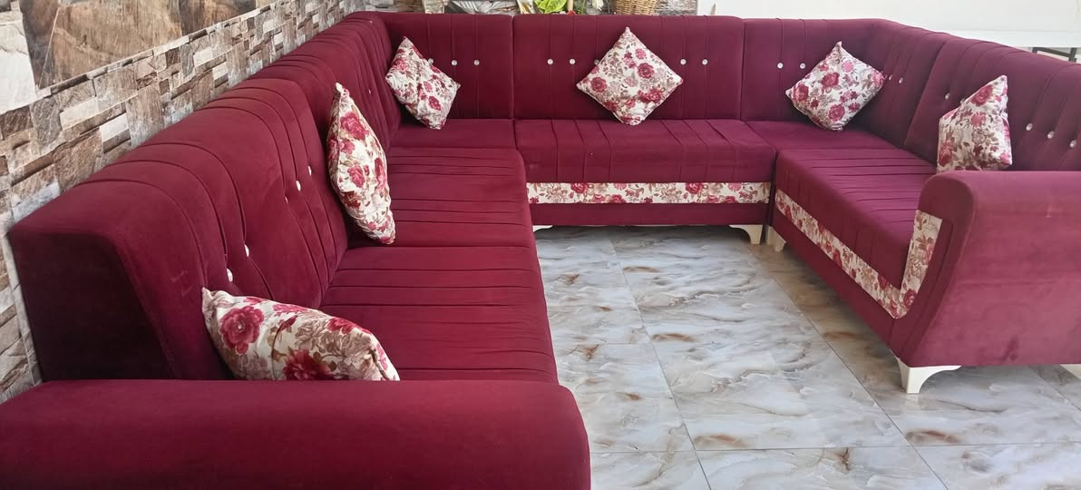 ديوان لون ماروني لونه يخبل وبسعر مناسب زاويتين وخشب عراقي ثقيل ***********
