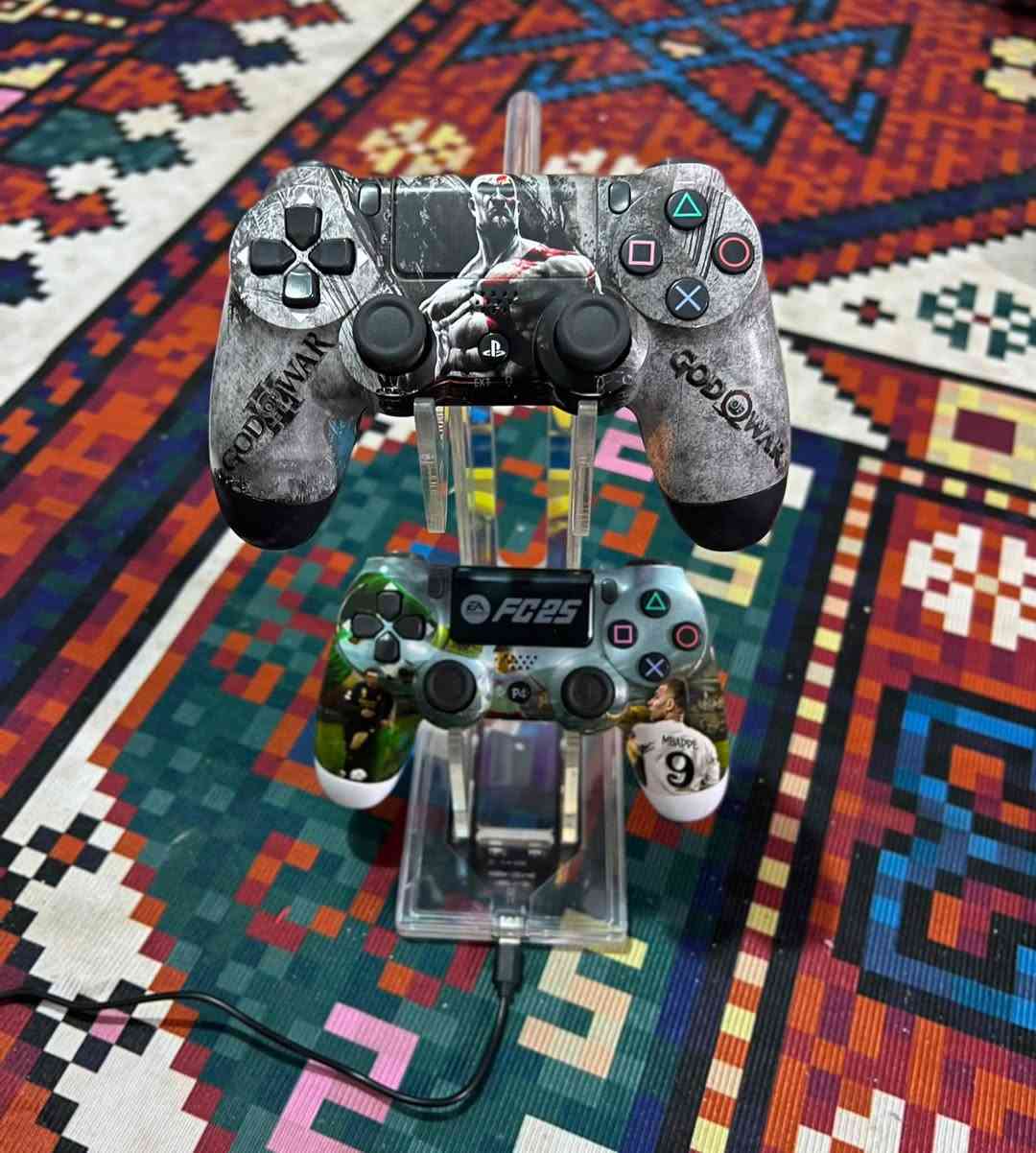 بلي 4 فات مهكر 
غير مفتوح 

جوستك عدد 3 🎮
هارد خزن 500 غيغا 
ستاند جوستك 
ستاند بلي 

الالعاب مثل ماواضح بالصور 
ذاكره 1 تيرا مع الهارد 
 سعره 240 الف 
للأستفسار ***********
مكاني كربلاء - بابل
