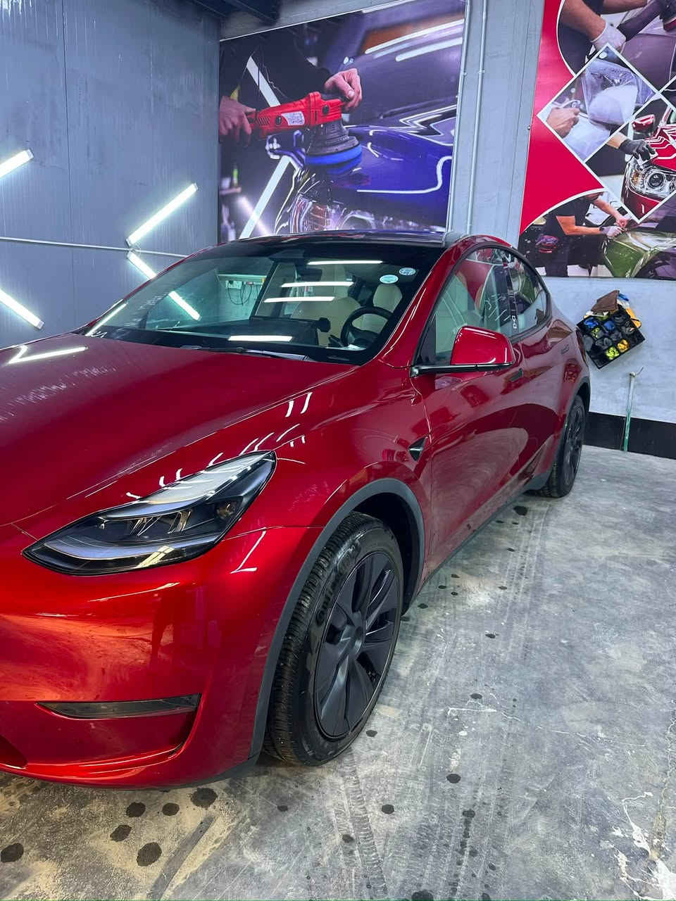 السلام عليكم ورحمه الله 
بيع او مراوس 
تسلا مودل واي Tesla Model y 2025
رقم اربيل باسمي السياره ترقيم جديد هزه جديده 
حادث خلفي تبديل جنطه فقط بدون ايرباك  مرفقه صور الحادث
سنكل موتور لونك رينج تمشي بالشحنه الكامله ٦٠٠ كم 
بدون ايرباك 
بدون اي خطا بالسياره او نقص 
اونلاين آخر تحديث محدثه ومربوطه على تطبيق تسلا 
السياره عليها تغليف  PPF Xpel  ضمان 10 سنوات 
وايضا عليها عازل حراري كامل 3M
أرضيات تسلا اصلي 
تغليف كشنات ابيض جلد نابا اصلي 
برده سقف 
5 راكب السياره 
ماشيه 11,700 الف ميل
ووياها الشاحنه من سراج الدين ٤٨ أمبير والبوكس
السياره كامله مكمله من كلشي ومرتبها على ايدي 

سعرها ٢٤،٥٠٠ وبيها مجال 
مكان السياره بابل 
***********
