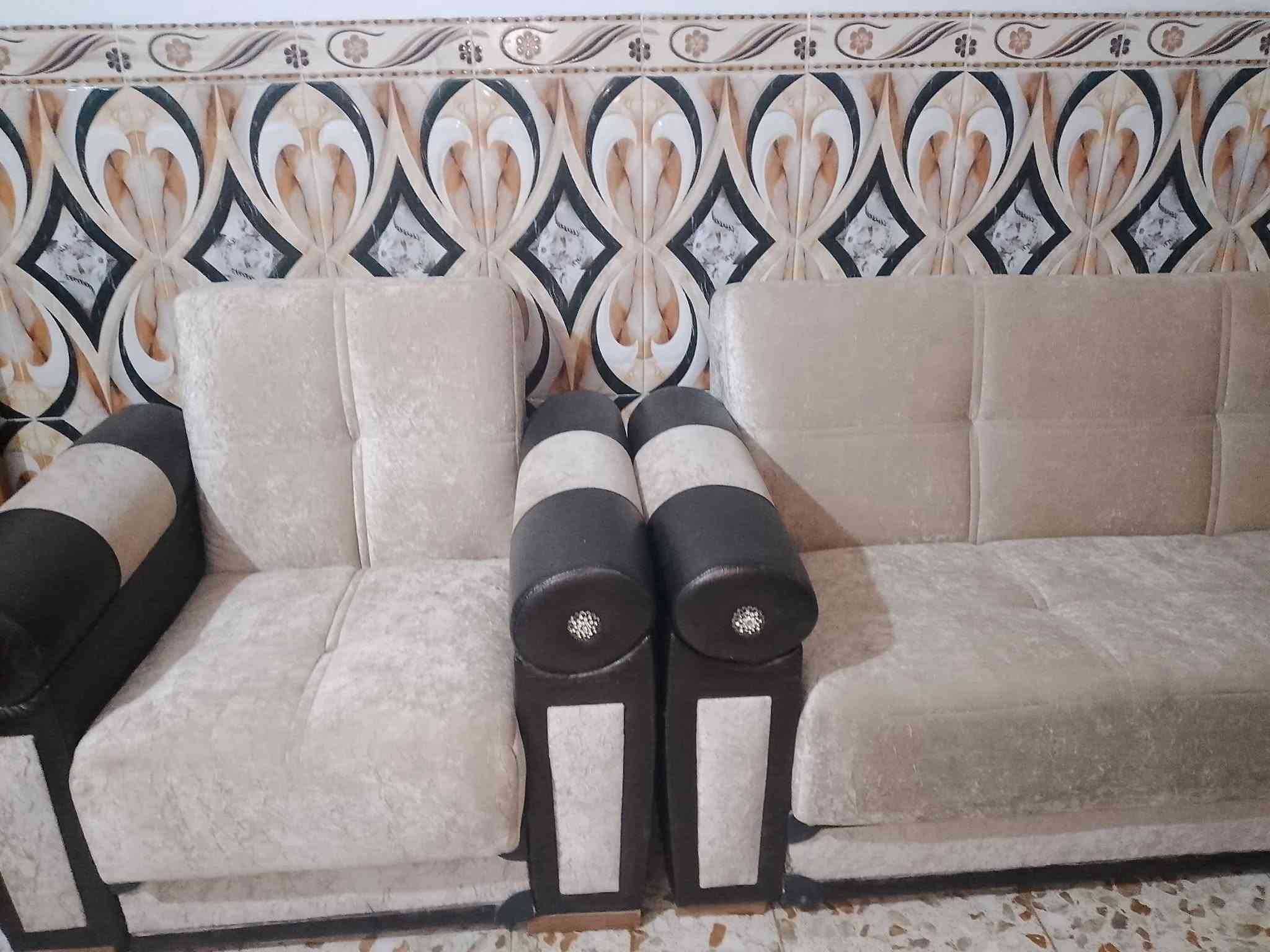 تخم  اخو الجديد وكلش حلو احلاة من الصوره ب الف مره قلاب يعني يصير جربايه كلهن ينقلبن يصيرن جربايه نضافه فول خمس قطع.  12 نفر السعر 325 وبيه مجال العنوان محاويل *********** يرهم مراوس ب سبلت او مكيف محترك وحسب لاتفاق او كاونتر

