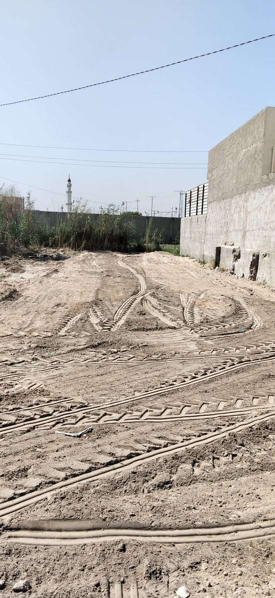 السلام عليكم قطعه ارض للبيع في منطقه الازركيه قرب محطه الماء مساحه القطعه 300/// 7.50×40 نوع المولك طابو زراعي سند 25 تبعد عن الفلوجه 3 دقائق السعر 40 وبيه مجال بصيط شباب مامتواجد عل فيس اتصل ع رقم ***********///***********
