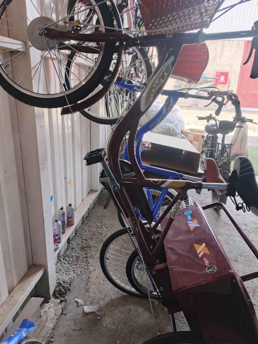 بايسكل دوبة  حجم 20 + 24 
سعر 250 
تبايسكل دوبة ستوتة  
شارع فلسطين
يتحمل وزن 130 كيلو 
للمشاريع البسيطة 
السعر250   والتوصيل المجاني لكل المناطق 
