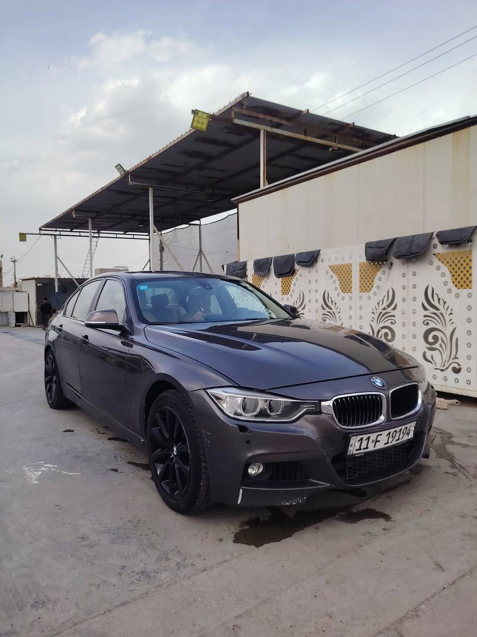 السلام عليكم من رخصة مدير الكروب المحترم بسعر مناسب أو مراوس ب 7راكب BMW F30 أعلى فىا  328 اربعه سلندر توين تيربو صاروخ ارضى ورقم مميز فول مواصفات أمريكي بدون حادث مرشوشه كلير فقص تبريد قطعتين ثلج السعر 125 رقم *********** بي واتساب
