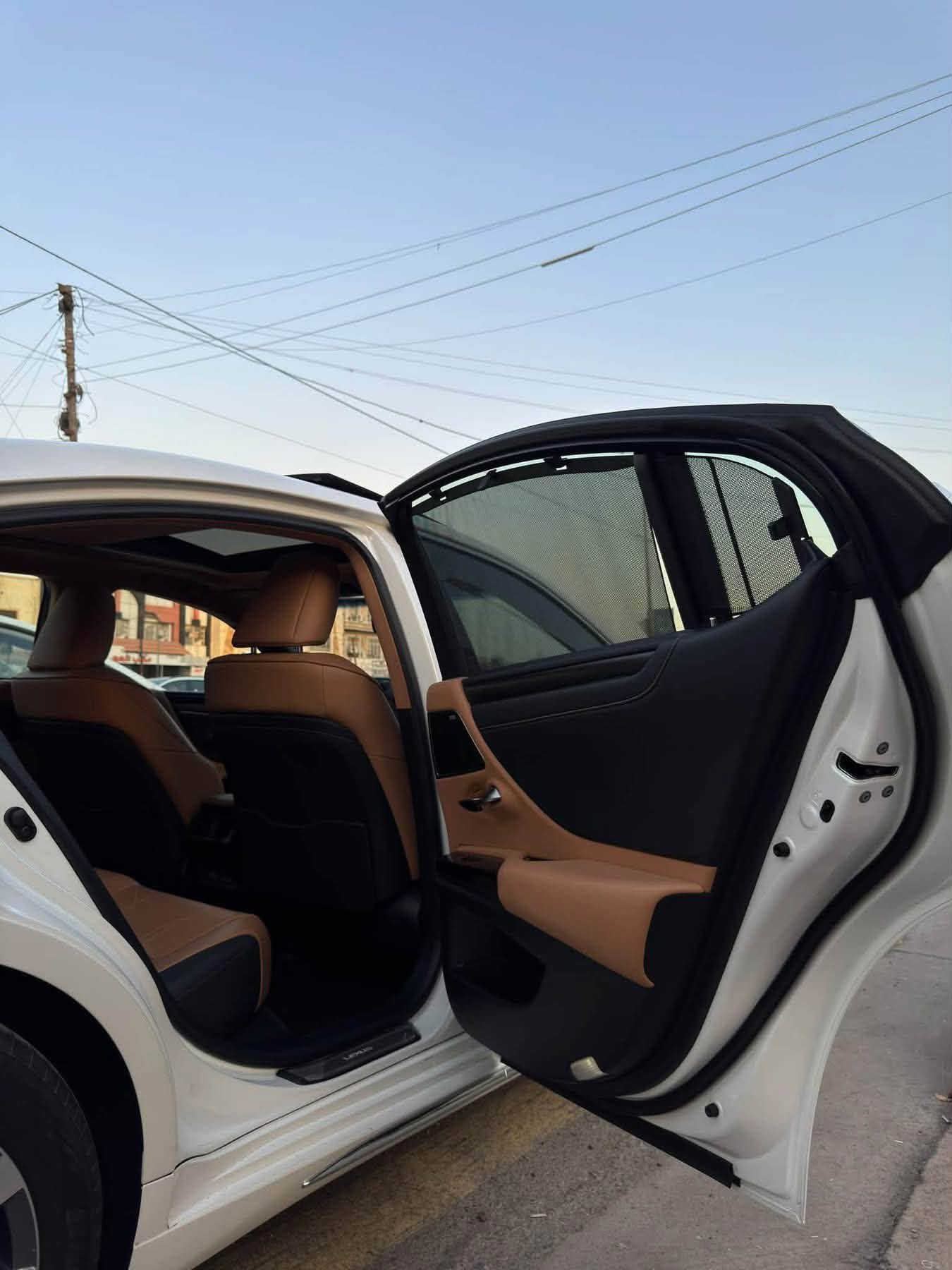 سلام عليكم 
لكزس 2021 ES350 
لون ابيض 
وارد امريكي 
سيارة بدون سبوغ بابين تبديل شركة 
مواصفات 
شاشة 
دواخل مشمى 
كامرة 
حساس امامي خلفي 
كامرة دواره 
رادار امامي نقطة عمياء 
سستم صوت 
كشنات تدفئه تبريد او كهرباء 
محرك 6 سلندر 3500 
قطعتين تبريد 
اوتو ستوب 
مري قلاب عند رجوع 
ماشية 66 الف كيلو 
رقم اربيل بسمي هزة جديدة بدون اي نقص 
السعرررر  275 
العنوان اربيل 
***********
