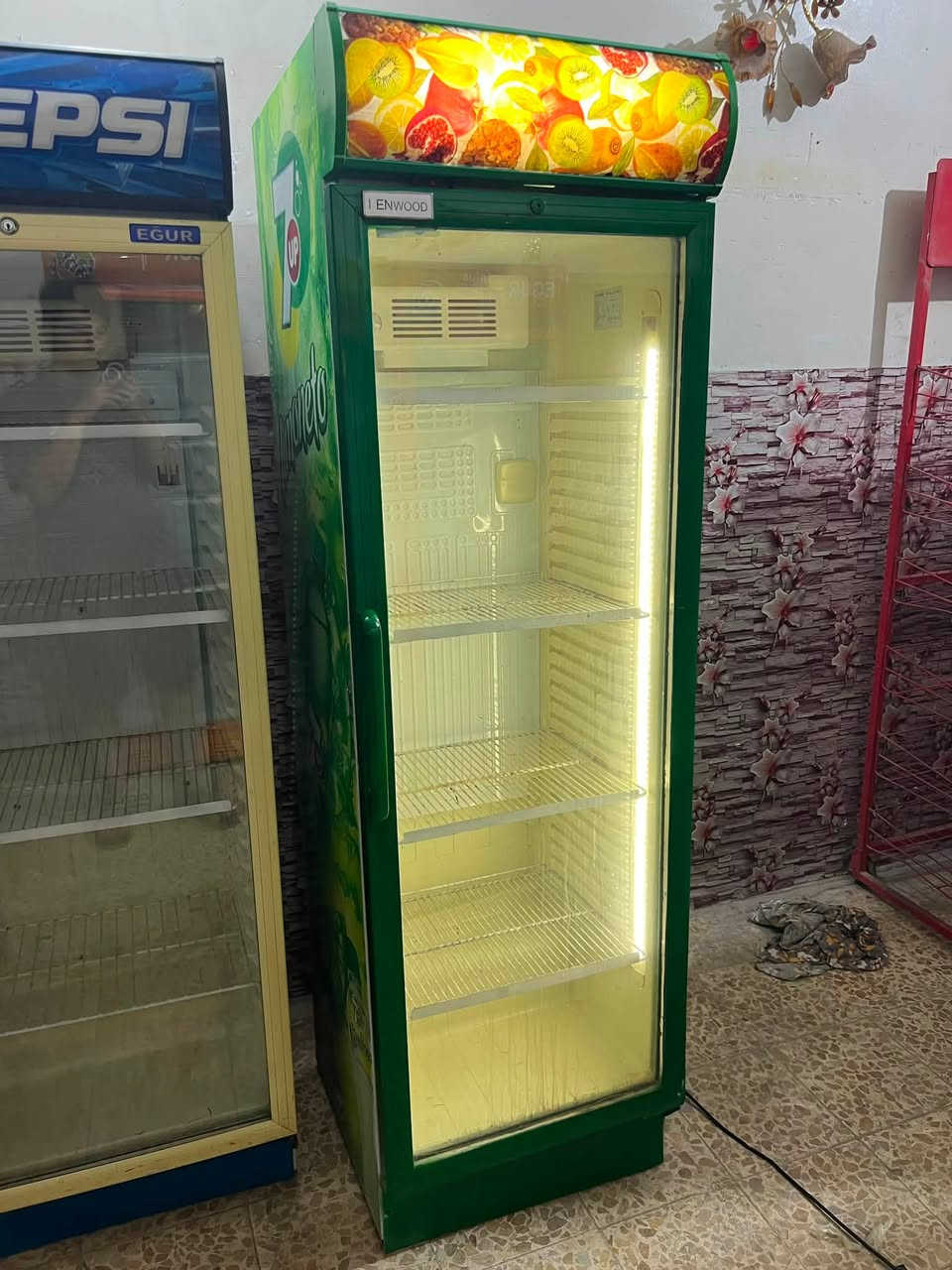 عارضات شغالات تبريد خير من الله العنوان بغداد السعر 250 لوحدة وبيهن مجال ***********
