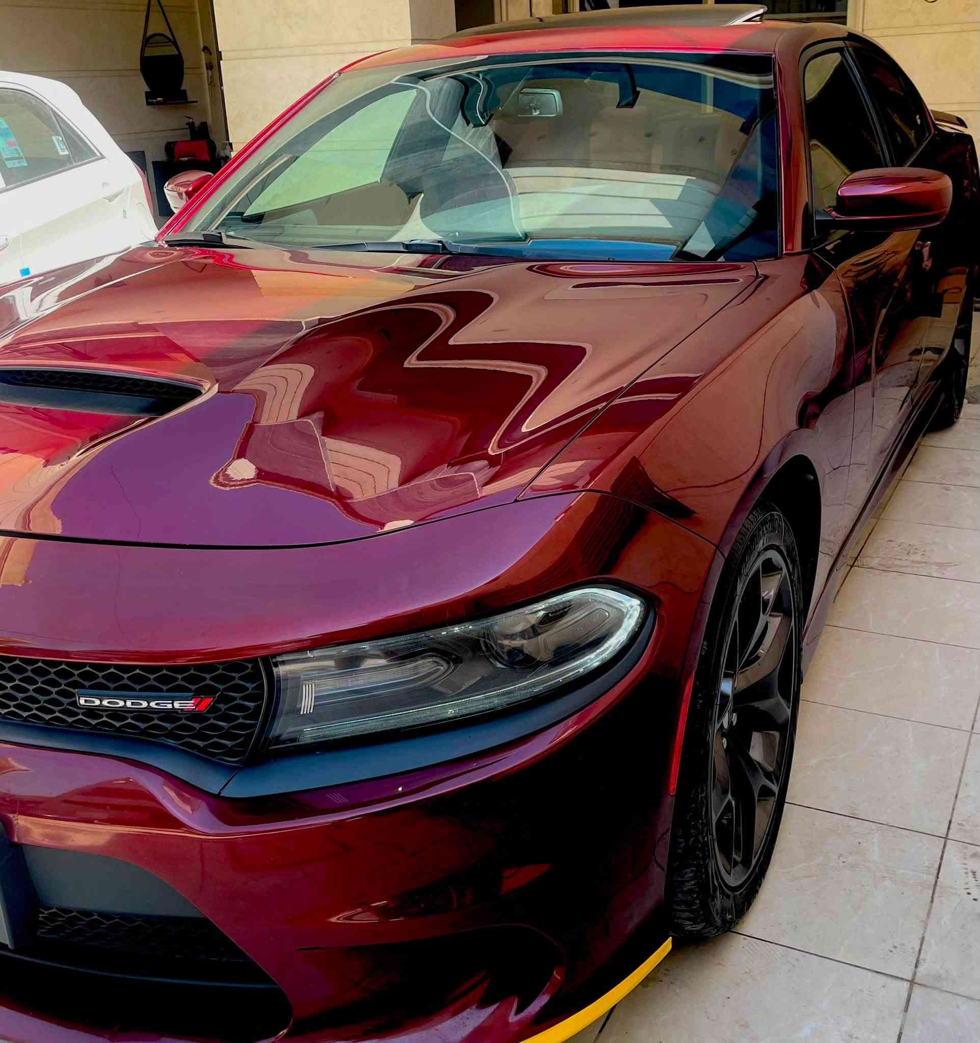 جارجر GT 2019 جليجي 
فول مواصفات فتحة سقف جلد شاشه كبيرة
مكفوله بيه بارد بداير الجاملغ الخلفي اربع اصابع فقط
ماشيه 44000ميل 
مكاني بغداد زيونه
***********
السعر 26500$
