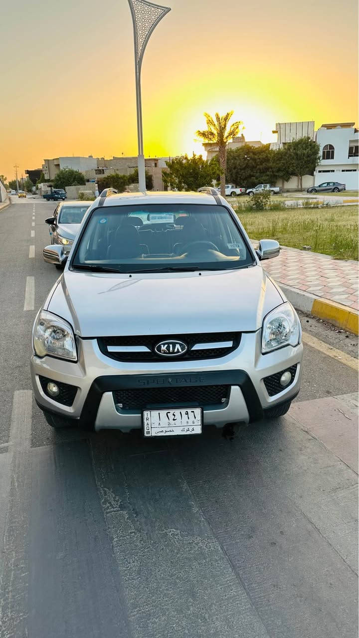 كيا سبورتاج 2009 👑✨🍀
 مواصفات كوري شاشه وكاميرا داخل اسود جلد سنتر لوك  بيلاد  ويل كروم يدات نيكل اشاير باب كسنات تدفئه سماعات اعلى باب  🚙 
وبيها دفتر بانزين ⛽️
بيها مكانات صغار بارد فقط  
محرك خليجي ترايها وين ما يعجبك
كير محرك ما مفتوح 
كير اوتوماتيك محرك شرط لا صرف ولا بخار🩵
رقم  كركوك مشروع وطني  سنويه هيزه كله جديد  شرط تحويل  تبريد ❄️ ثلج سعرا مناسب كلش 102 وبيها مجال بسيط مكان سيارا كركوك سياره استخدام شخصي بدون اي نواقص مال بيت "***********"🦋 كركوك, العراق
