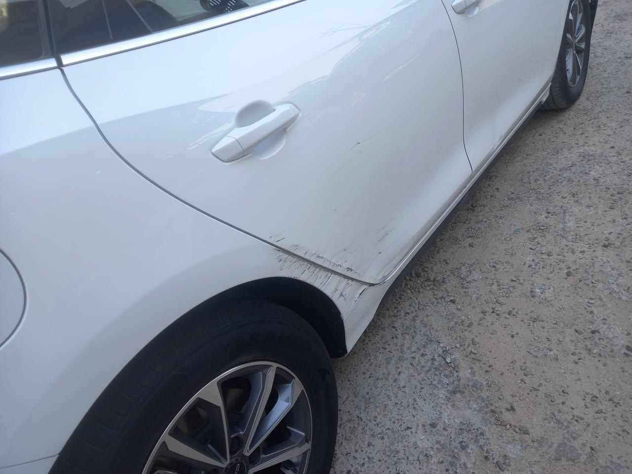 السلام عليكم
للبيع byd دستروير  موديل ٢٠٢٥ ماشيه ٩٠٠٠ كيلو مواصفاتها فول عدا السلايد اغراضها بالصندوق كلها ممستعمله بصمه والكارت موجود بيهافقط رصعه بالبنيد ورصعه بالباب الخلف السايق والشخط الموضح بالصوره بين القوس جاملغ خلفي والباب الخلفي فقط السياره جديده جدا السعر ١٢٧ ورقه السياره موجوده في الكراده للاستفسار على الارقام *********** او *********** موجود واتساب برقم الاسيا
