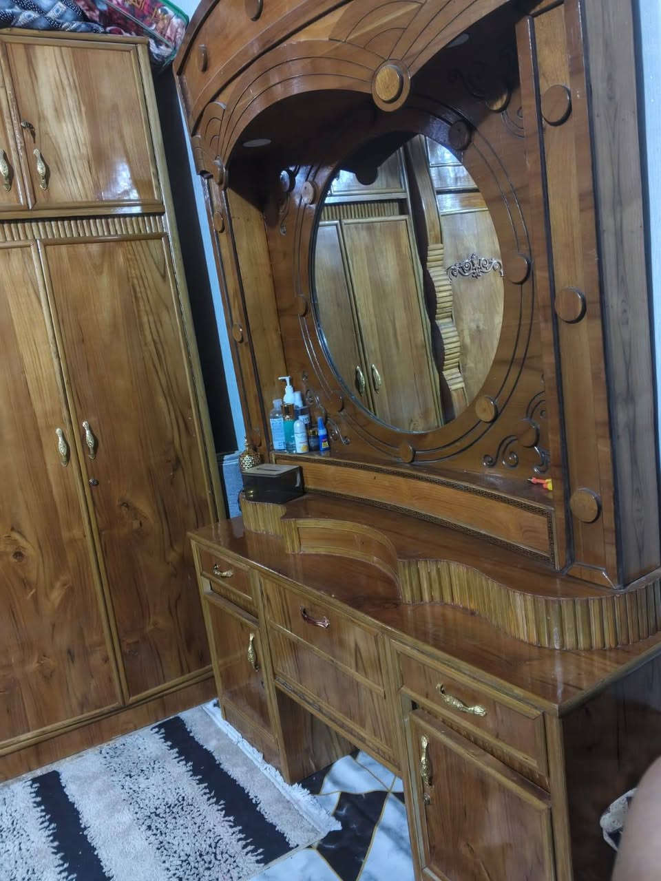 سلام عليكم غرفه نوم خشب تسكام اخت جديد سعر850 العوان حله قضاء القاسم رقم الموبايل***********
