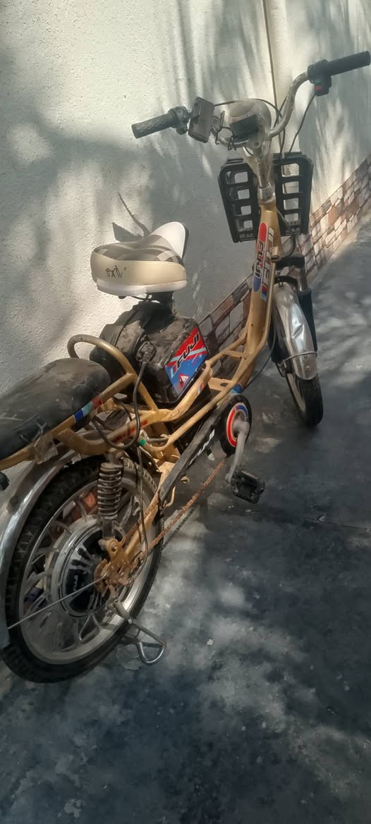 التفاصيل داخل الصورة

نص مكتوب في الصور:
- كروب بيع وشراء الدراحات الشحن الفلوجه ... مجموعة خاصة محمد العيساوي الأشخاص الموقع شعور/نشاط الألبوم السلام عليكم باسكل البيع بدون بطاريات كشر فقط شغال اربع بطاريات ياخذ كله شغال السعر 50 الف اتصال *********** *********** إضافة وسائط إضافة مجموعات نشر