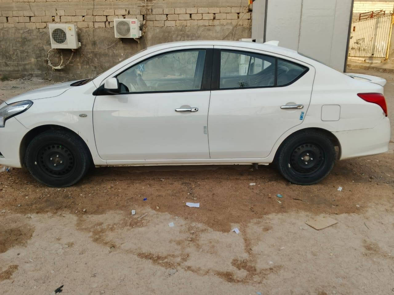 السلام عليكم نيسان صني 24 شكل الجديد استقطاع مباشر سياره بيها خسفه بالباب وبيها تخوض بالشاملق باقي كفاله سياره ماشيه 96, الف السعر شده وخمسه وبيها مجال مكان بصره جسر خالد الرقم***********
