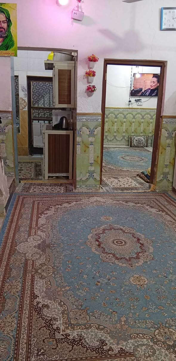 بيت في حي لجامعه نهايت شارع ٢٠زراعي ١٠٠ متر بناء طابوك عكاده غرفه نوم صاله مطبخ استقبال صحيات لسعر ٤٥اؤبي مجال ***********
