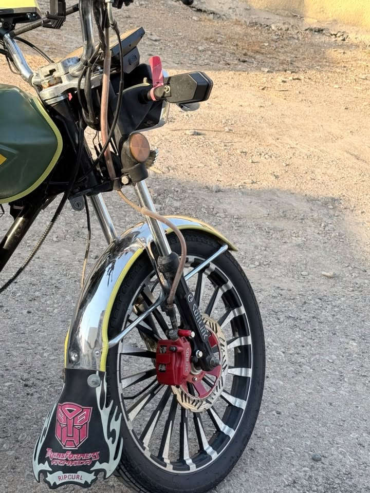 مطور سيفات للبيع
لون زيتوني  
كامل ما بي اي نقص 
كهربأيات كلها شغاله 
دبلات شغاله 
وياه أم بي ثري وكلوبات إضافيه وستاند تلفون
سعره 775وبي مجال  
مكاني ديالى  الخالص منطقه ابو تمر 
رقمي ***********
