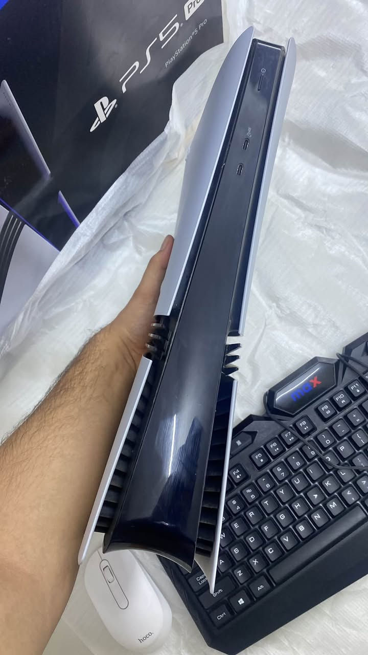 بلي فايف برو امريكي 
ملحقات 
-جوستك ٢ 
ـلعبتين منزل بي مشتريهن (فيفا٢٦+call of duty)
_ كيبورد +ماوس 
كارتونه موجودة 
تواصل وتساب (***********)
