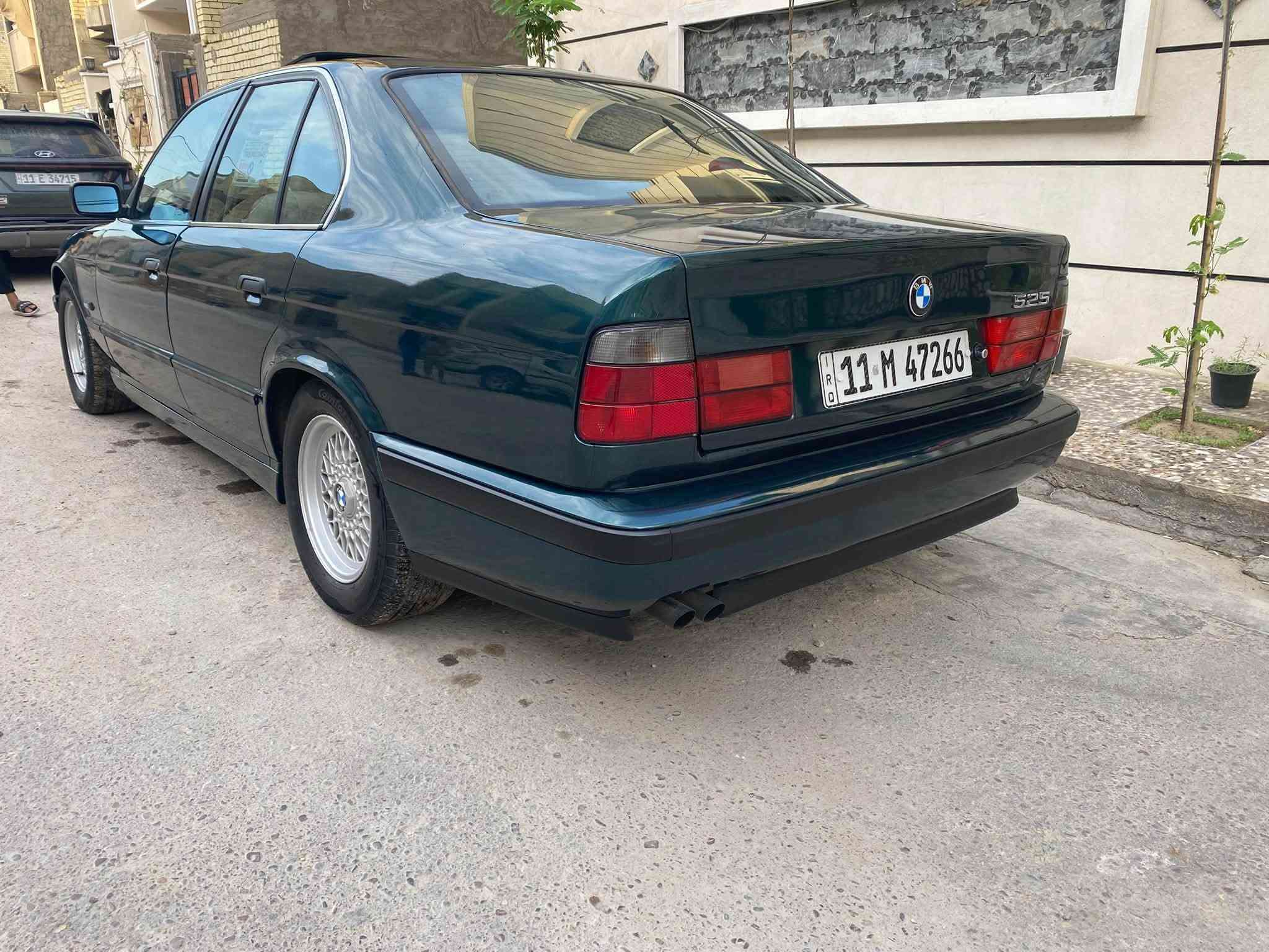 السلام عليكم BMW ٥٢٥ مسكر عدله موديل ١٩٩١
رقم بغداد انكليزي لون زيتوني 
بسمي
بجم عريض

كشنات جلد كهرباء  مري كهرباء اسلايت شغال تبريد ثلج ويل خليه تخم تاير جديد كير ومحرك خير من الله سياره مكفوله من الضربه صبغ عام للجماليه سياره جديده تجي وتشوف ابعينك العنوان بغداد  الجديده *********** سعر٧٨ بيهه مجال
