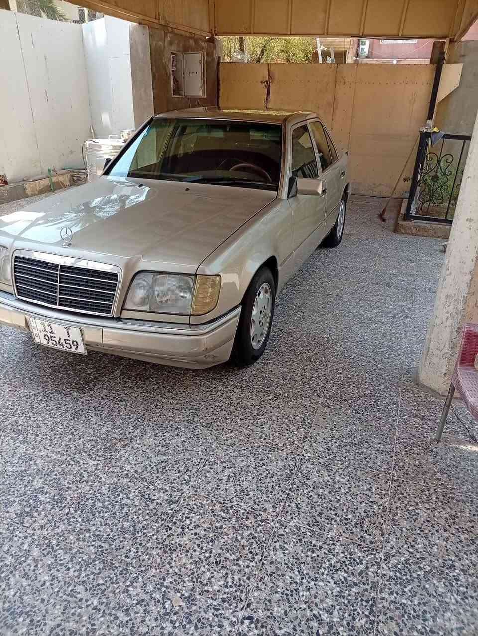 السلام عليكم 
مارسدس دب 
موديل 1990
كير محرك جدد 
رقم دولي سنويه 31 
السياره بسمي تحويل مباشر 
تبريد ثلج 
السياره جاهزه مناقصها اي شي بلاديه 
السعر 65
مكان السياره بغداد الشعب 
***********
