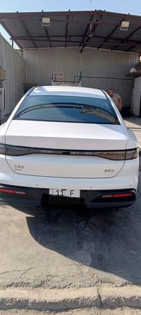 Byd سئل 5 . 2025 سيارة ماشيه 12000 ألف الكلي مكفوله صبغ وبارد بيها رصع...