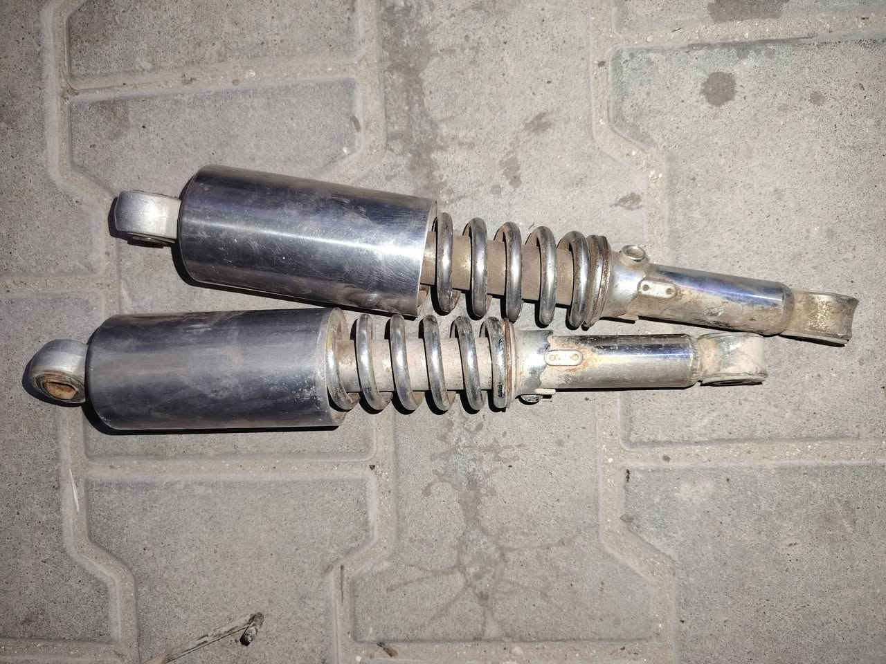 سلام عليكم غراض 4 كير تايرات امامي وخلفي هنه ولويلاه كلش نضاف وجدد دبلات خلفي جدد دبلات زوج امامي و نجيل كلهم للبيع للبيع للبيع متواجد عله رقم *********** مكاني بلكوت
