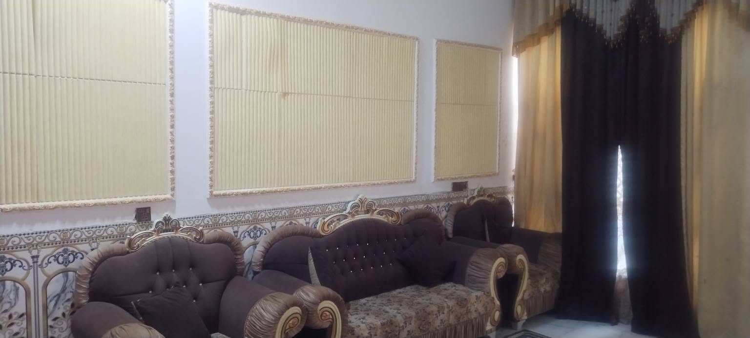 السلام عليكم بيت للبيع 110 متر بناء حديث صب كونكريت غرفه صاله مطبخ استقبال حمام داخلي طابق واحد البيت حر ما مطلوب 
واذا اكو مراوس اراوس بيت او هيكل مطلوب عادي
العنوان حي العسكري الرابع قرب جامع زين العابدين 
***********
