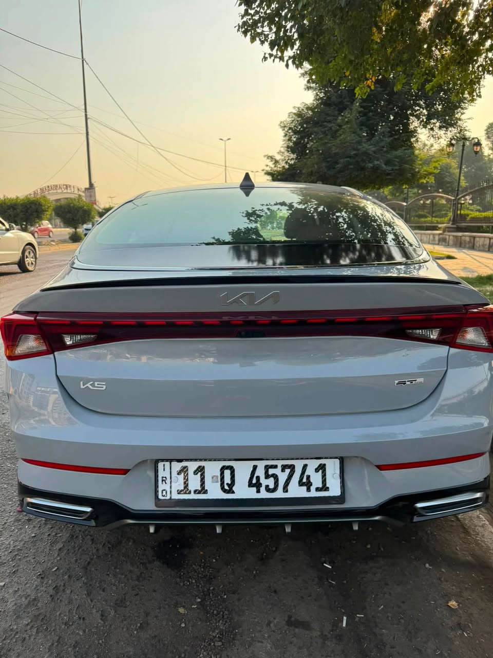 للبيع k5 2023السعر بـ 160 وبيها مجال  موديل2023  مستعجل ع بيع
سيارة بااسمي رقم بغداد تحويل مباشرة 
المواصفات 🥇
1-محرك 1.6 تيربو 🚀
2-بصمة ابواب وتشغيل
3-تحكم استيرن كامل 
4- كشنات الامامية كهرباء 
5-كراسي جلد احمر
وختم شعار GTline
6-رادار امامي + خلفي
 (توقف خلفي ذاتي) 
7- شاشه كبيرة كار بلي( بلوتوث ، USB  AUX )
9- حجم المحرك 1600 تيربو
10- رادار امامي + خلفي
11- لد نهاري
‏12 -انظمه قيادك 6
13-ويل كب 19 
14- شاشه عرض اعطال بالدشبول
15- كروز سرعه ذكي  ( مثبت سرعه )
16- كشنات تدفئة 
17-سايد بريك بصمه 
‏18- GPS الخرائط
19- نظام النقطه العمياء
20-  صندق كهرباء
21- قيادة ذاتية
22- شاحنة واير ليس
23- تحديد مسار 
24–تشغيل عن بعد
25– مخارج شحن أمامي و 2خلفي
26– رادار جانبي + امامي+ خلفي
28-سماعات محيطيه  
حادثها : ماشيه 30 الف ميل
سياره حادثة تخريب بج الباب مصلح حار وصبغ درجه اولى وبارد بالجنطه بالنقل نطخت
مكان السيارة بغداد 
الاتصال : ***********
