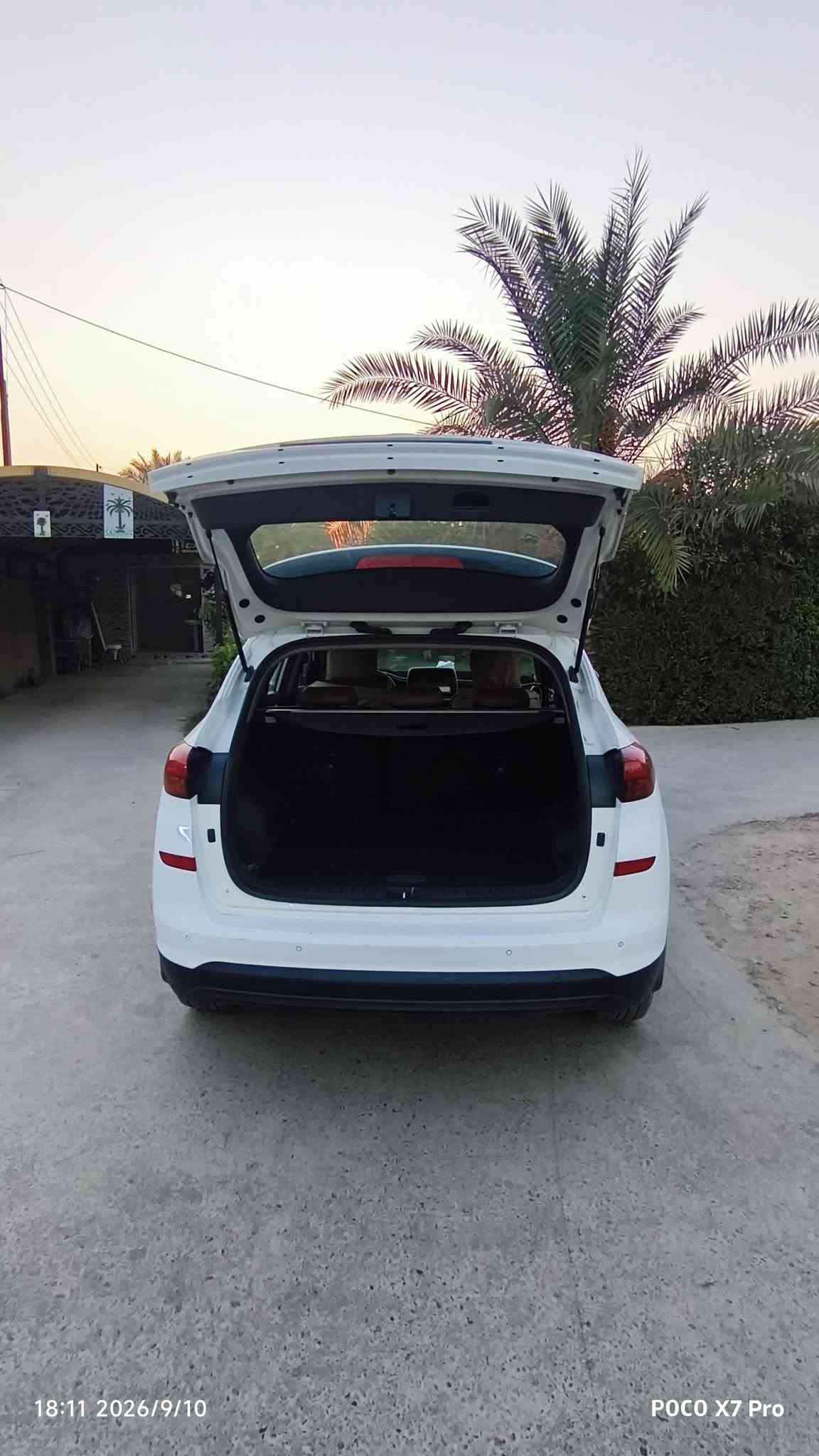 السلام عليكم
🚘 هيونداي توكسان 2020 خليجي 
ماشية 84الف كم 
صور السونار مرفقة 
رقم بغداد دولي تحويل مباشر
🔹 بصمة تشغيل
🔹كراسي امامي كهرباء 
🔹 بصمة أبواب
🔹 شاشة
🔹 كاميرا خلفية
🔹 حساسات خلفية
🔹 تحكم ستيرن
🔹 كروز كنترول
🔹 لايت LED
🔹 مانع انزلاق
🔹 داخل بيجي 
🔹 بلوجكتر 
🔹 مود درايف
🔹 بلوتوث + USB
🔹 ويل كب 
🔹 قطعتين تبريد 
🔹 محرك 2000 دوش 
🔹 اشاير مري 
🔹مري شفط
🔹 فل مواصفات عدا البانوراما 
شباك لكزز لد
السعر 187 وبية مجال بسيط جدا
مكفوله من الصبغ والتبديل والبارد 
📞 للتواصل والاستفسار:
***********🔵

