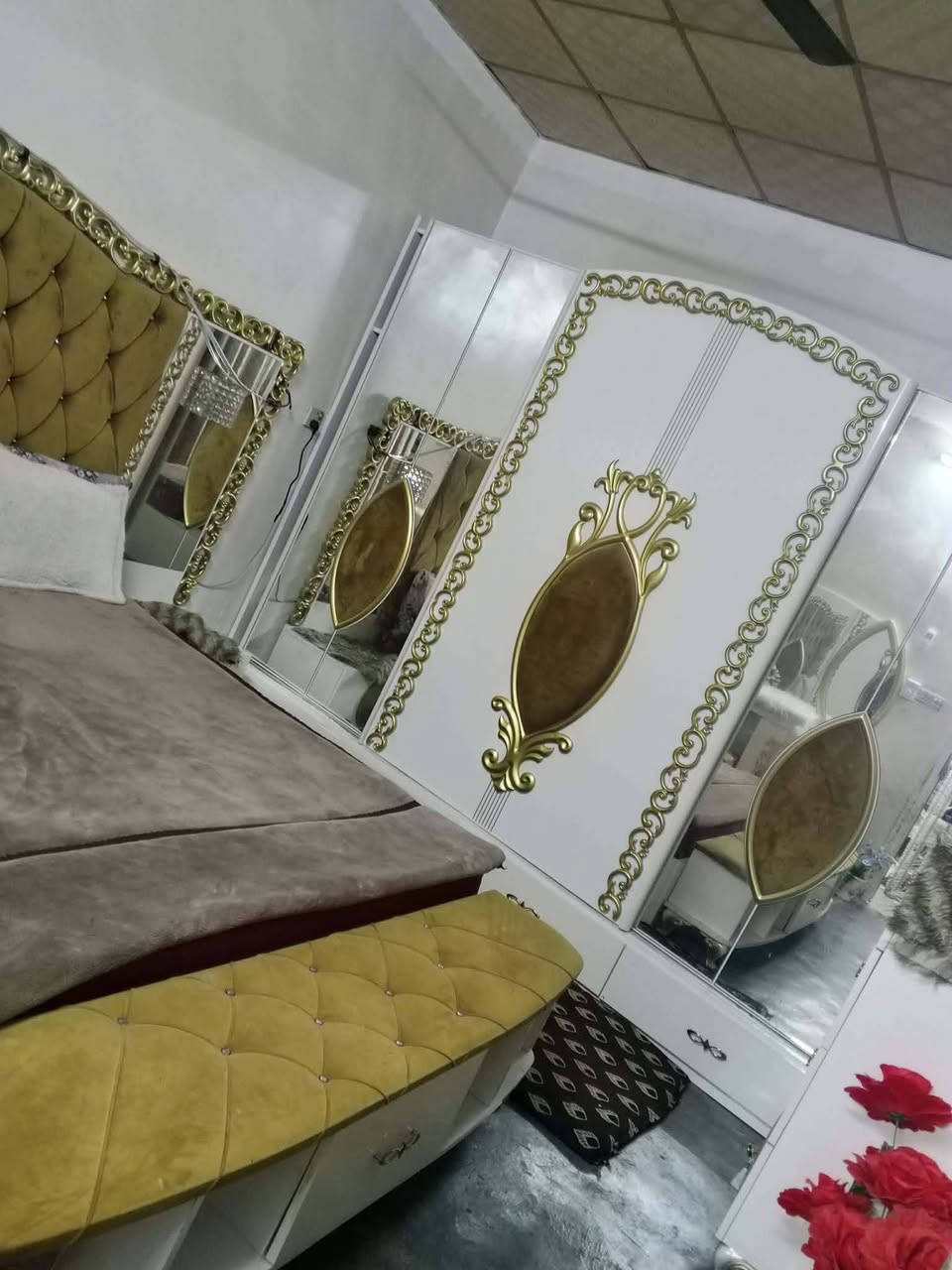 غرفة نوم للبيع السعر 700اوبي مجال***********
