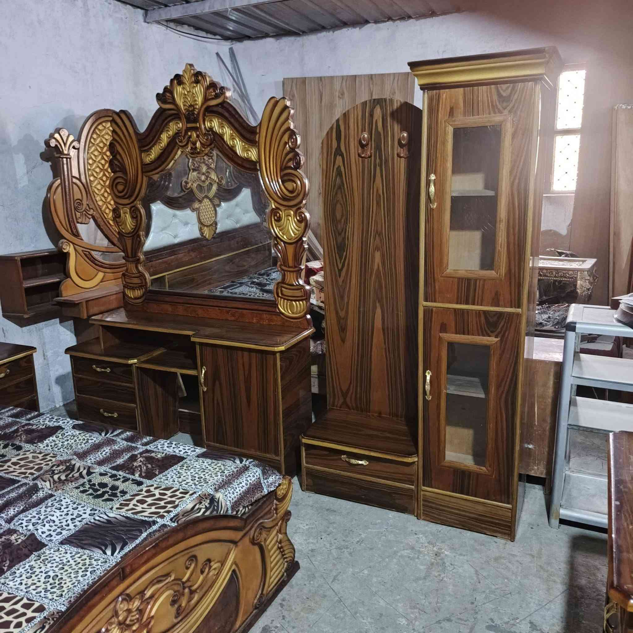 السلام عليكم اثاث  مستخدم لل ب ي ع المكان  الطارميه حي الفارس شارع السكلات خلف معارض حجي وليد  السيارات قرب جامع الصديق  للاستفسار خاص او ع رقم الهاتف***********    ؟***********
