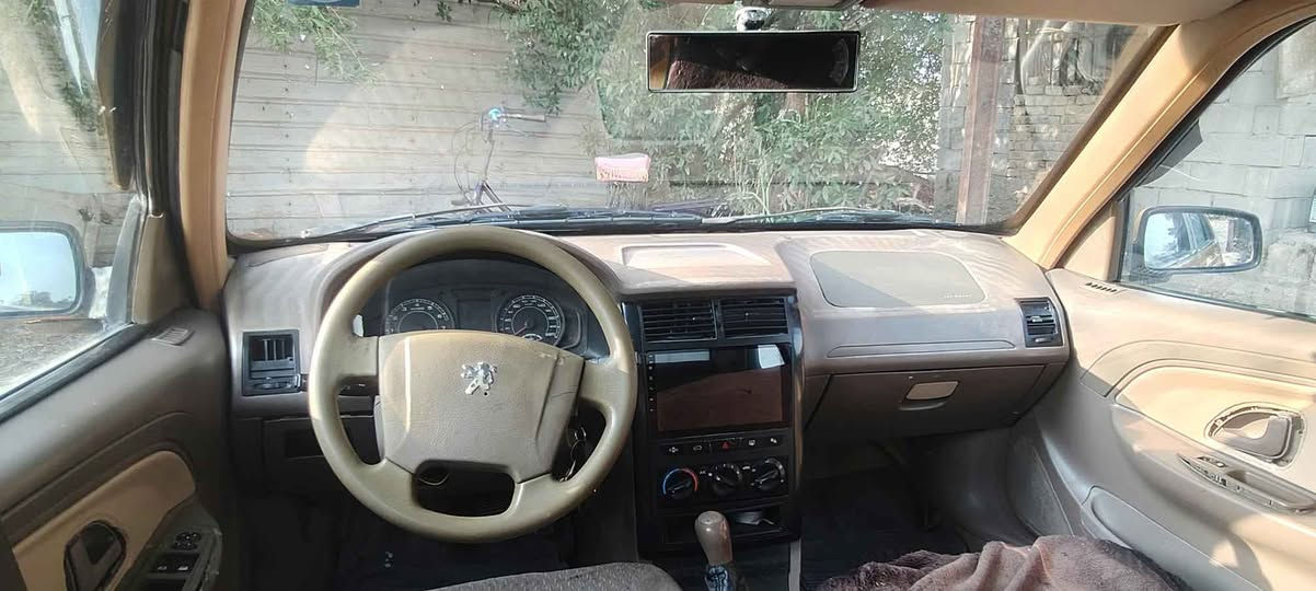 بيجو لميس 2016 رقم نكليزي 31 
 مكفول كفاله عامه فقط البنيد 
كير مكينه حدادية تخم تاير كله مكفول كهربائيات وضع شركه غرفه جديد شاشه وكامره جدد مشط جديد ادامه كامله للسياره 
السعر 29 وبيه مجال 
مكاني ديوانية قضاء السدير  *********** ديوانية, القادسية
