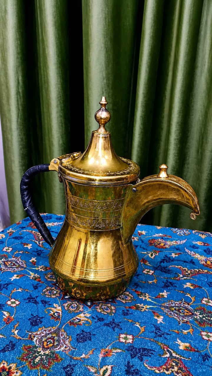 سلام عليكم دله صالحاني قديم مختومه ام السان منقوش قياس 30سانتيم يوجد توصيل لجميع المحافظات العراق  ***********
