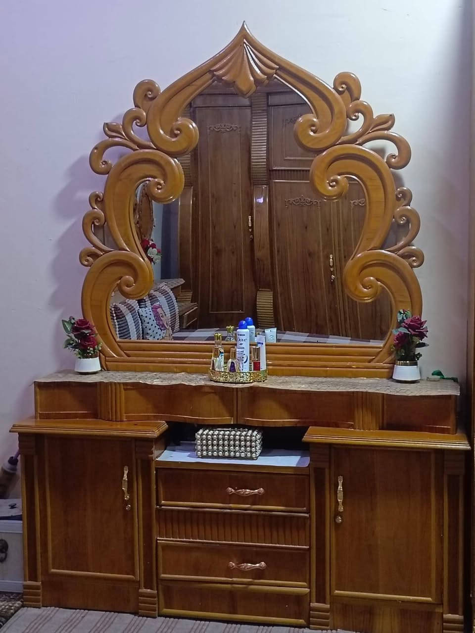 سلام وعليكم قرفت اخشاب للبيع مستعجل ع البيع شرط النضافه 100%مكاني بصره الي يحب يتواصل *********** عله عيني وراسي
