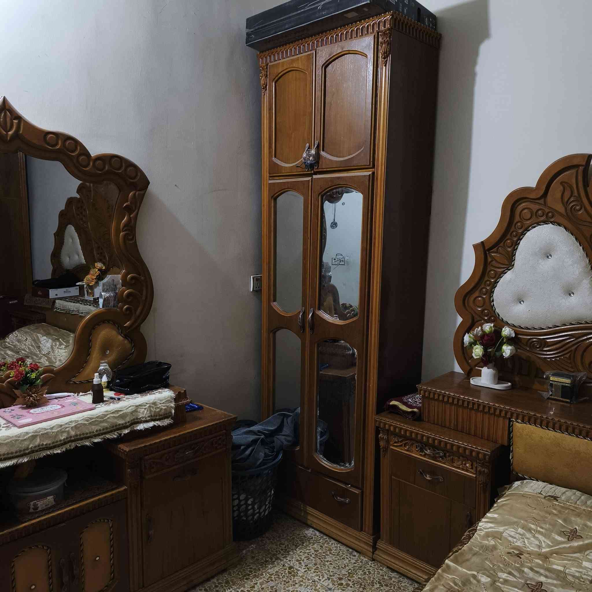 السلام عليكم
غرفة أخشاب للبيع  
نظيفه داخل وخارج السعر800 وبيها مجال 
الاتصال على الرقم ***********
