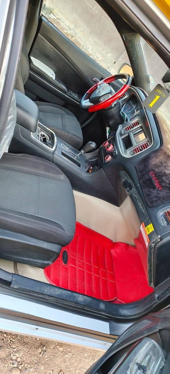 سلام عليكم من رخصة لادمن جارجر كندية موديل 12 رقم بصره انكليزلي سياره جديده  من ملاحضه وحداديه وكير تبريد ثلج مشط جديد دواخله كله جديده ملاحضه بيه فخذه السياره مكان السياره البصره راعيه يمي السعر 127 وبيه مجال للشراي سياره مثل الصوره واحله لاستفسار ***********
