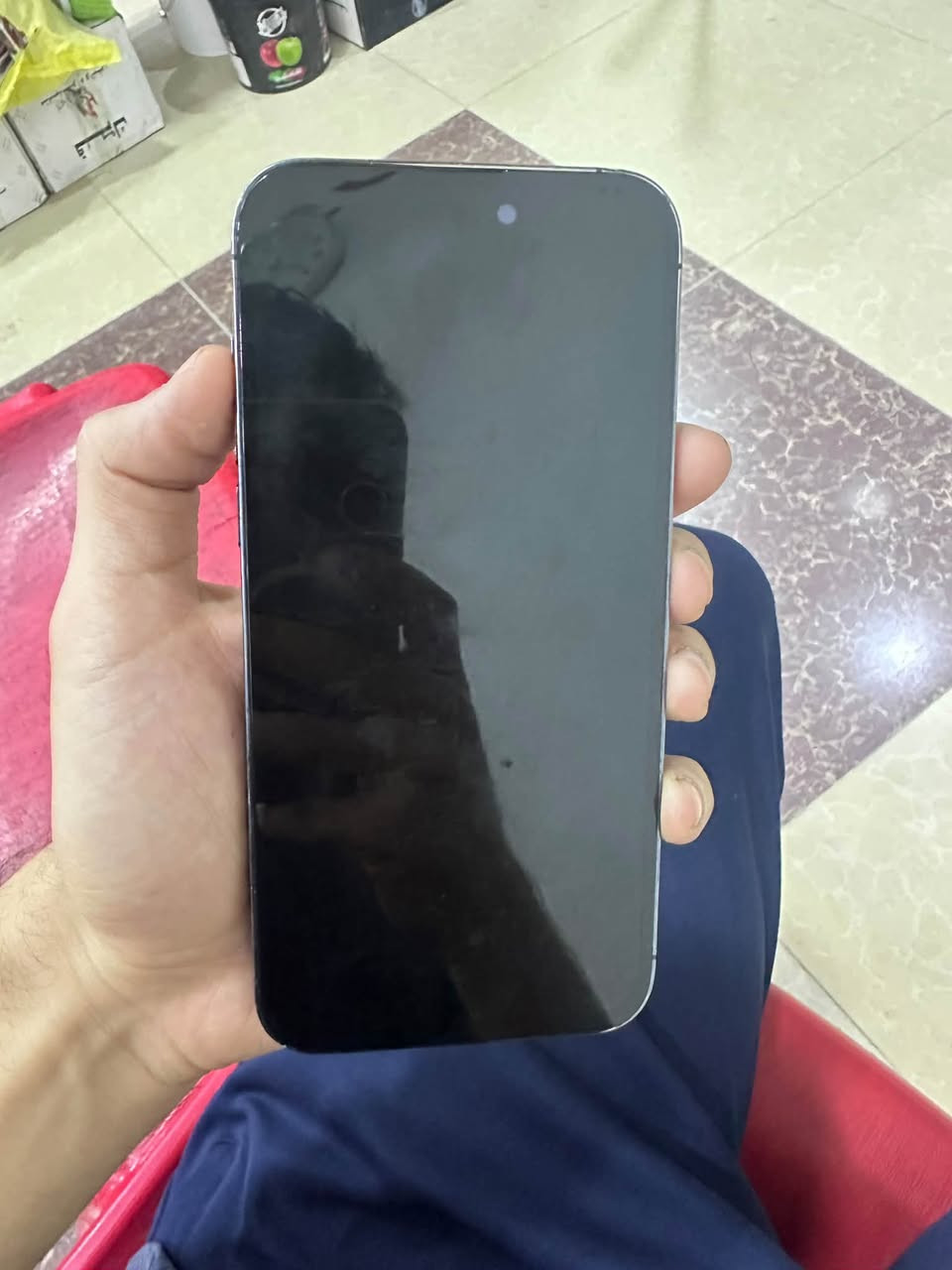 📱 للبيع: iPhone 14 Pro Max
* الـذاكره: 512GB
* البطارية: 84%
* النظافة: 100%
* الجهاز مستبدل شاشة نوعية راقية
* الجهاز مرتب وجاهز للاستخدام.

السعر 590 وبي مجال 

رقم التواصل: ***********

نص مكتوب في الصور:
- القطع والخدمة تجمع Apple سجل تاريخ القطع والخدمة، وهذا السجل يعرض معلومات عن هذا الـ iPhone وحالته وتفاصيل إصلاحه. معرفة المزيد... سجل تاريخ الخدمة الشاشة غير معروف
- 36 7:27 حول > الاسم iPhone إصدار iOS 26.6.1 اسم الطراز iPhone 14 Pro Max رقم الطراز MQ9J3VC/A الرقم التسلسلي انتهت صلاحية التغطية سجل تاريخ القطع والخدمة الأغاني 0 الفيديوهات 39 الصور 173 التطبيقات 48 السعة 512 غ.ب. متوفرة 445.23 غ.ب.