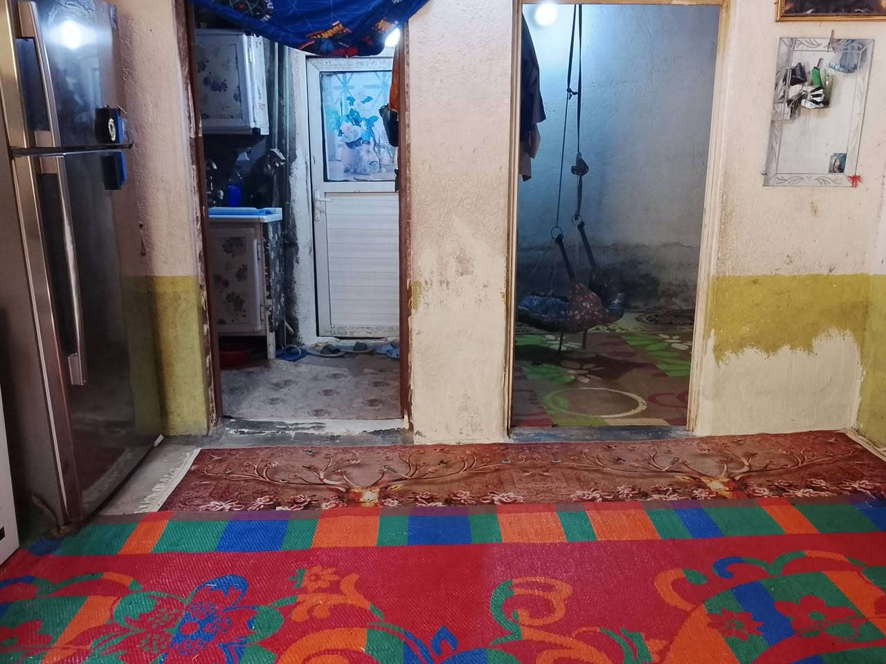 🏡 بيت للبيع – النجف حي الرحمة

📍 الموقع: حي الرحمة، شارع مقرنص، قرب حسينية السيد كريم.

▫️ المساحة: 60 م².▫️ يتكون من: غرفتين (5×3)، صالة (5×4)، مطبخ (2×2)، تخريجة ومكشوف.▫️ البناء: بلوك.

✅ السعر يشمل: سبلت طنين، مغسلة، خزان ماء، سخان، كلوبات، ومطور.

💰 السعر: 21 مليون دينار قابل للتفاوض.

📞 للاستفسار: ***********
