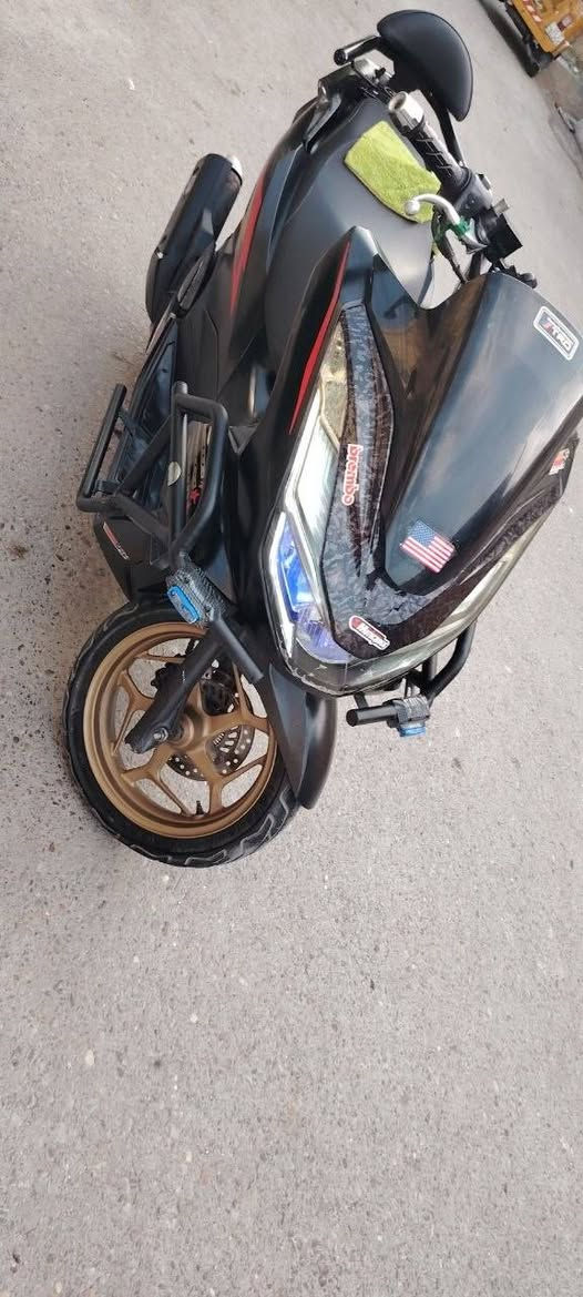 سلام عليكم دراجة pcx للبيع الجيل الرابع دراجة نضيفة شادلهة درع sss تايواني كفراتهة نضيفة دراجة ما ناقصهة اي شي السعر 15 وبي مجال مكاني البلديات ***********
