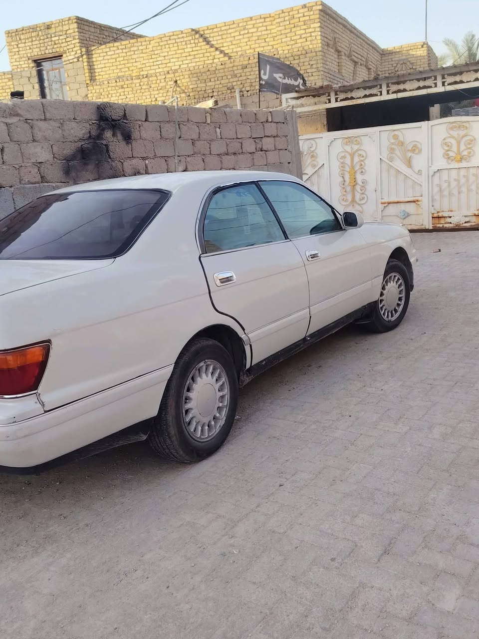 السلام عليكم بطه منفصل للبيع موديل 1993 رقم دولي باسمي سياره مداور ثاني يوم السياره  كفاله عامه من الكصه ونقل جثه ولعيب شرعي ولصوليات كير ومكينه فيفيتي السياره جاهزه مجهزه من حداديه تخم تاير  غرفه جديده كهربائيات جاهزه مجهزه مال جناي العنوان المثنئ قضاء الخضر السعر 38للاستفسار على الرقم ***********
