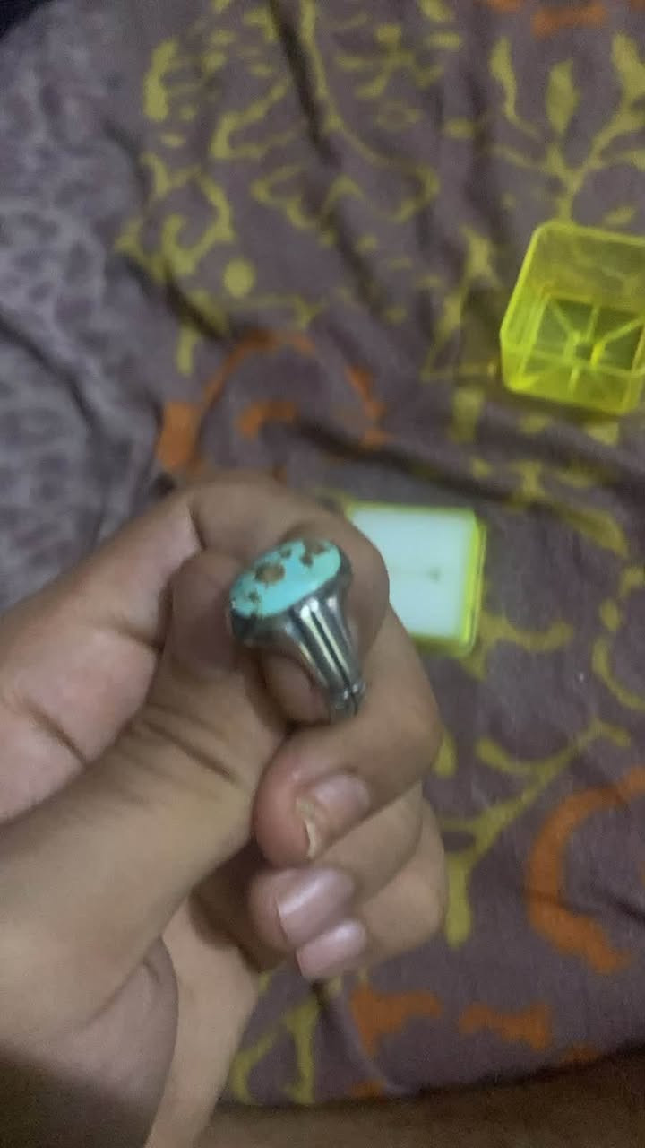 محابس فضه للبيع عقيق كرز الكرز صياغه ساده قياس 21/20 
وفيروزج نيشابوري اصلي حجر قديم صياغه نجفيه قياس 19/20
مكاني بغداد الامين الثانية 
*********** متوفر واتساب

